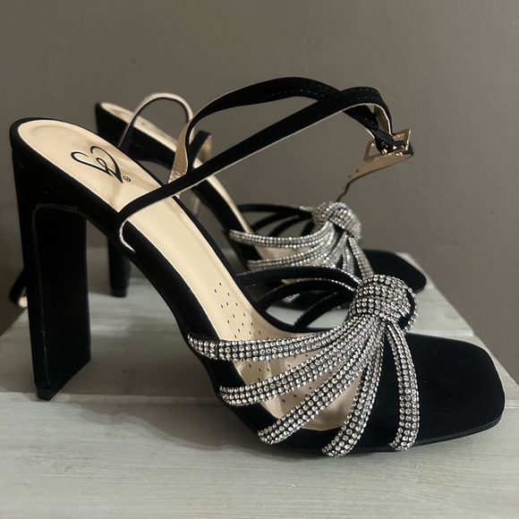 WINDSOR STRAPPY HEELS - Picture 3 of 7